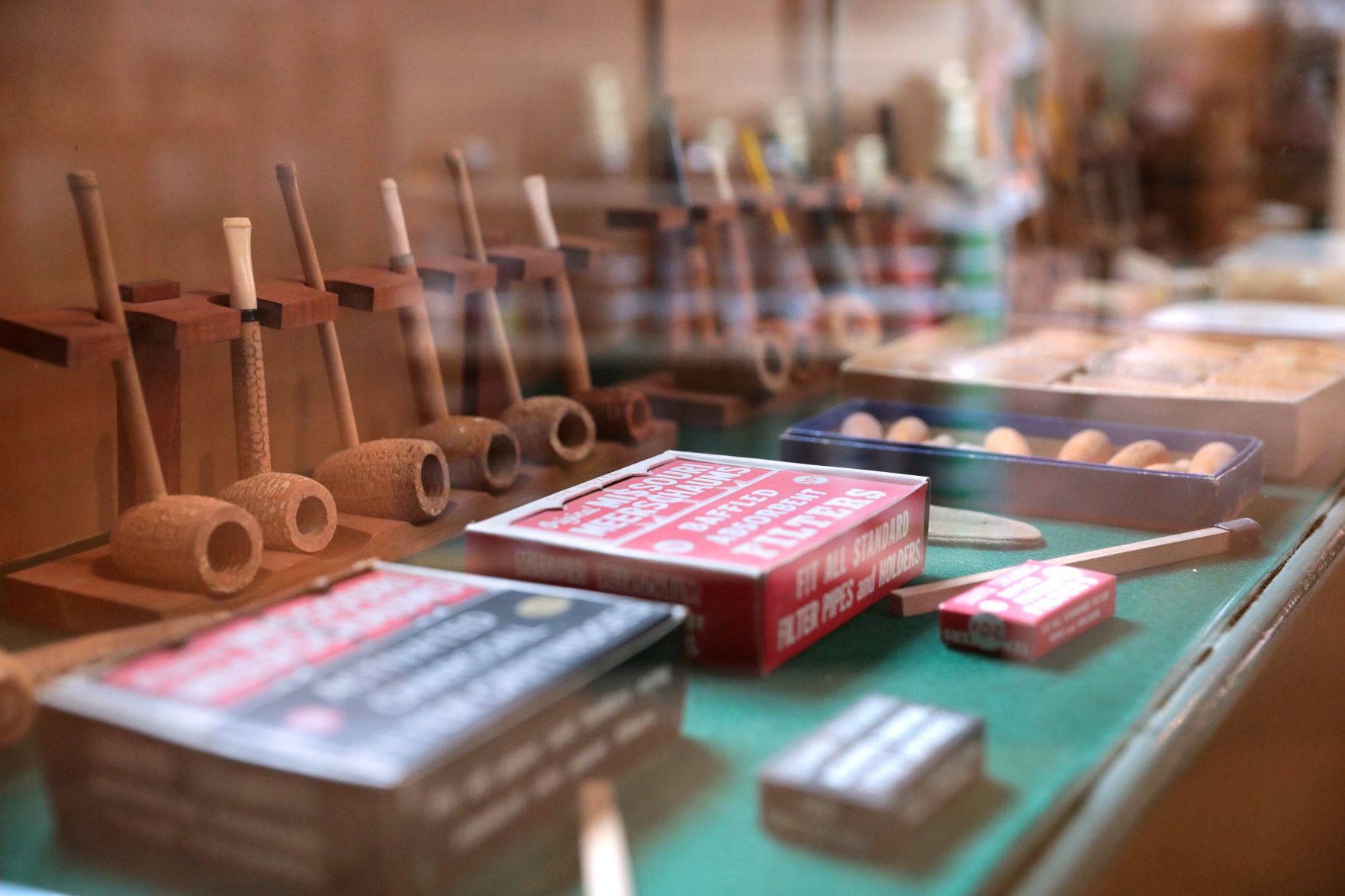Inside the Missouri Meerschaum corncob pipe factory